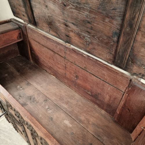 A 16TH CENTURY IRON BOUND COFFER - ADDITIONAL PHOTO 11