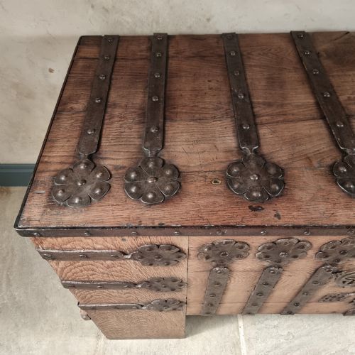 A 16TH CENTURY IRON BOUND COFFER - ADDITIONAL PHOTO 15