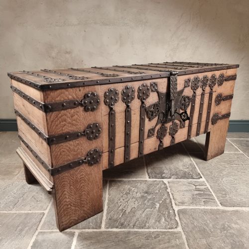 A 16TH CENTURY IRON BOUND COFFER - ADDITIONAL PHOTO 17