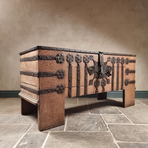 A 16TH CENTURY IRON BOUND COFFER - ADDITIONAL PHOTO 18
