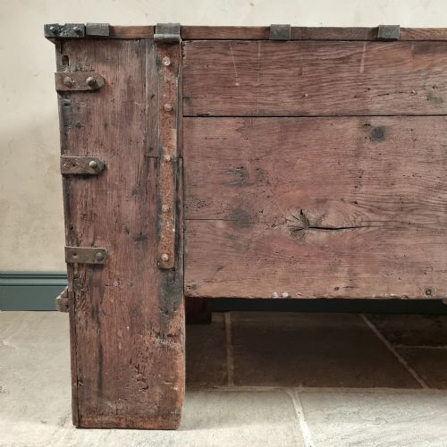 A 16TH CENTURY IRON BOUND COFFER - ADDITIONAL PHOTO 23