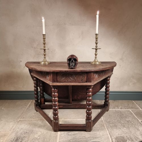 A FINE 17TH CENTURY CREDENCE TABLE - ADDITIONAL PHOTO 1