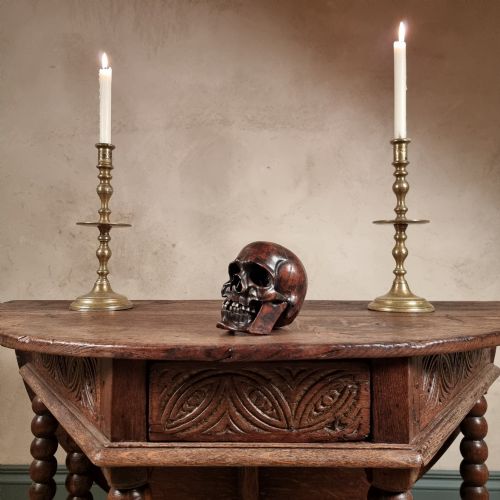A FINE 17TH CENTURY CREDENCE TABLE - ADDITIONAL PHOTO 2