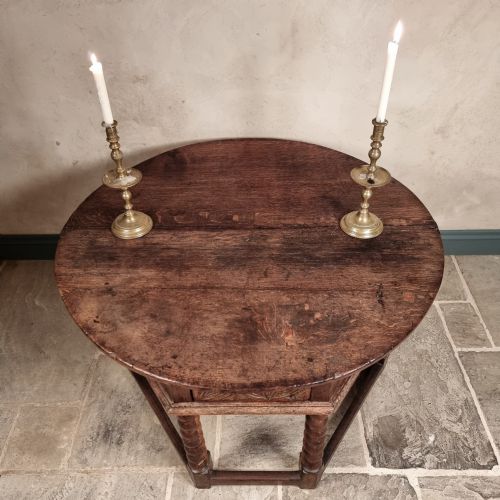 A FINE 17TH CENTURY CREDENCE TABLE - ADDITIONAL PHOTO 8