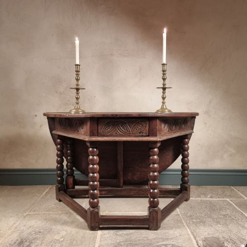 A FINE 17TH CENTURY CREDENCE TABLE - ADDITIONAL PHOTO 10