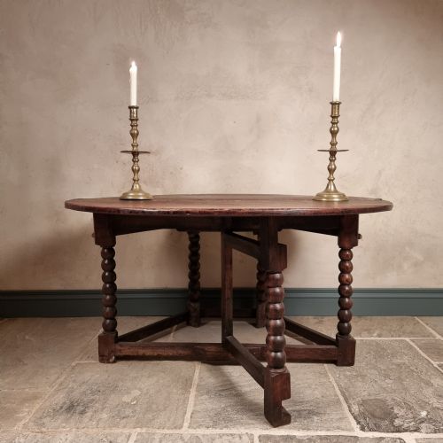A FINE 17TH CENTURY CREDENCE TABLE - ADDITIONAL PHOTO 12