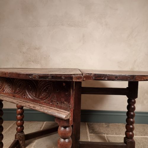 A FINE 17TH CENTURY CREDENCE TABLE - ADDITIONAL PHOTO 16