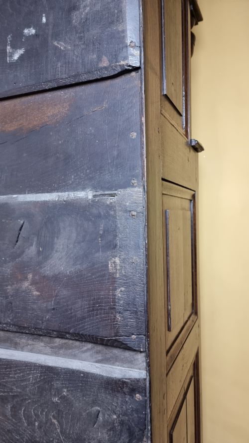 A LATE 17TH CENTURY WEST COUNTRY COURT CUPBOARD - ADDITIONAL PHOTO 4