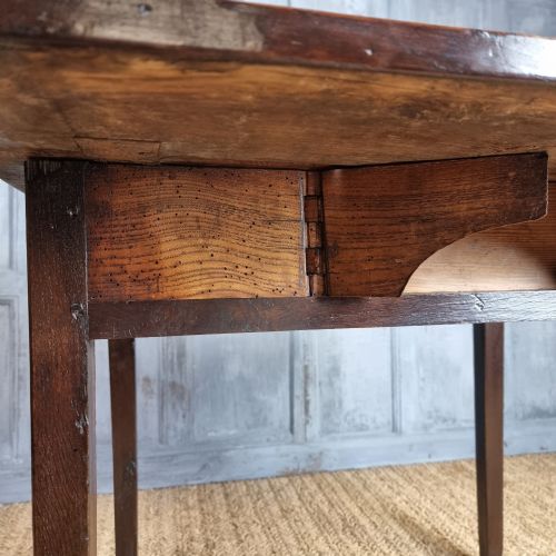 A GEORGE III COUNTRY PEMBROKE TABLE - ADDITIONAL PHOTO 3