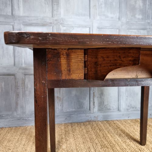 A GEORGE III COUNTRY PEMBROKE TABLE - ADDITIONAL PHOTO 6