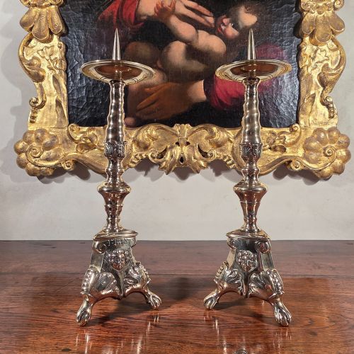 A PAIR OF 18TH CENTURY PRICKET CANDLESTICKS - ADDITIONAL PHOTO 1