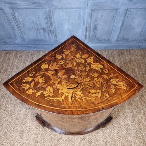 AN 18TH CENTURY MARQUETRY FLOOR STANDING CORNER CUPBOARD - ADDITIONAL PHOTO 1