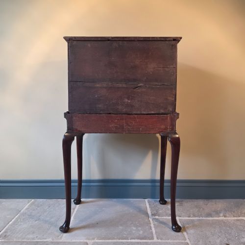A SMALL 18TH CENTURY CABINET ON STAND - ADDITIONAL PHOTO 9