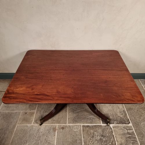 A LARGE REGENCY DINING TABLE - ADDITIONAL PHOTO 1
