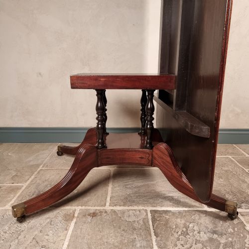 A LARGE REGENCY DINING TABLE - ADDITIONAL PHOTO 4