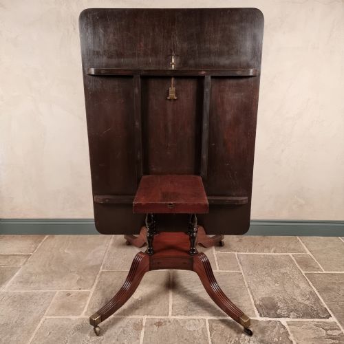 A LARGE REGENCY DINING TABLE - ADDITIONAL PHOTO 8