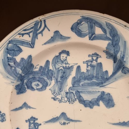 A LARGE 17TH CENTURY DELFT CHARGER - ADDITIONAL PHOTO 2