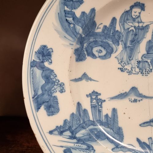 A LARGE 17TH CENTURY DELFT CHARGER - ADDITIONAL PHOTO 3
