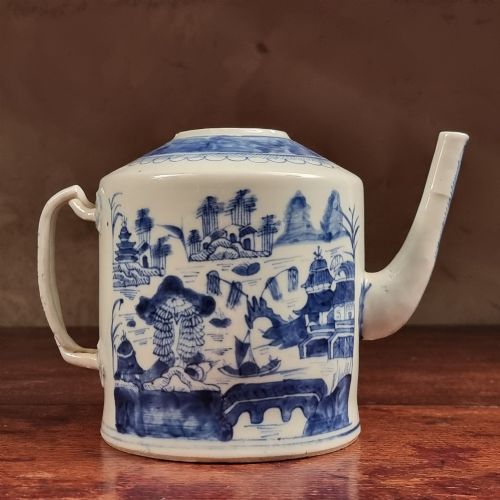 A Late 18th Century Chinese Tea Pot.