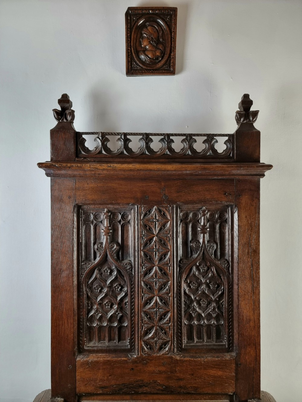 A 16th century gothic throne chair. View III