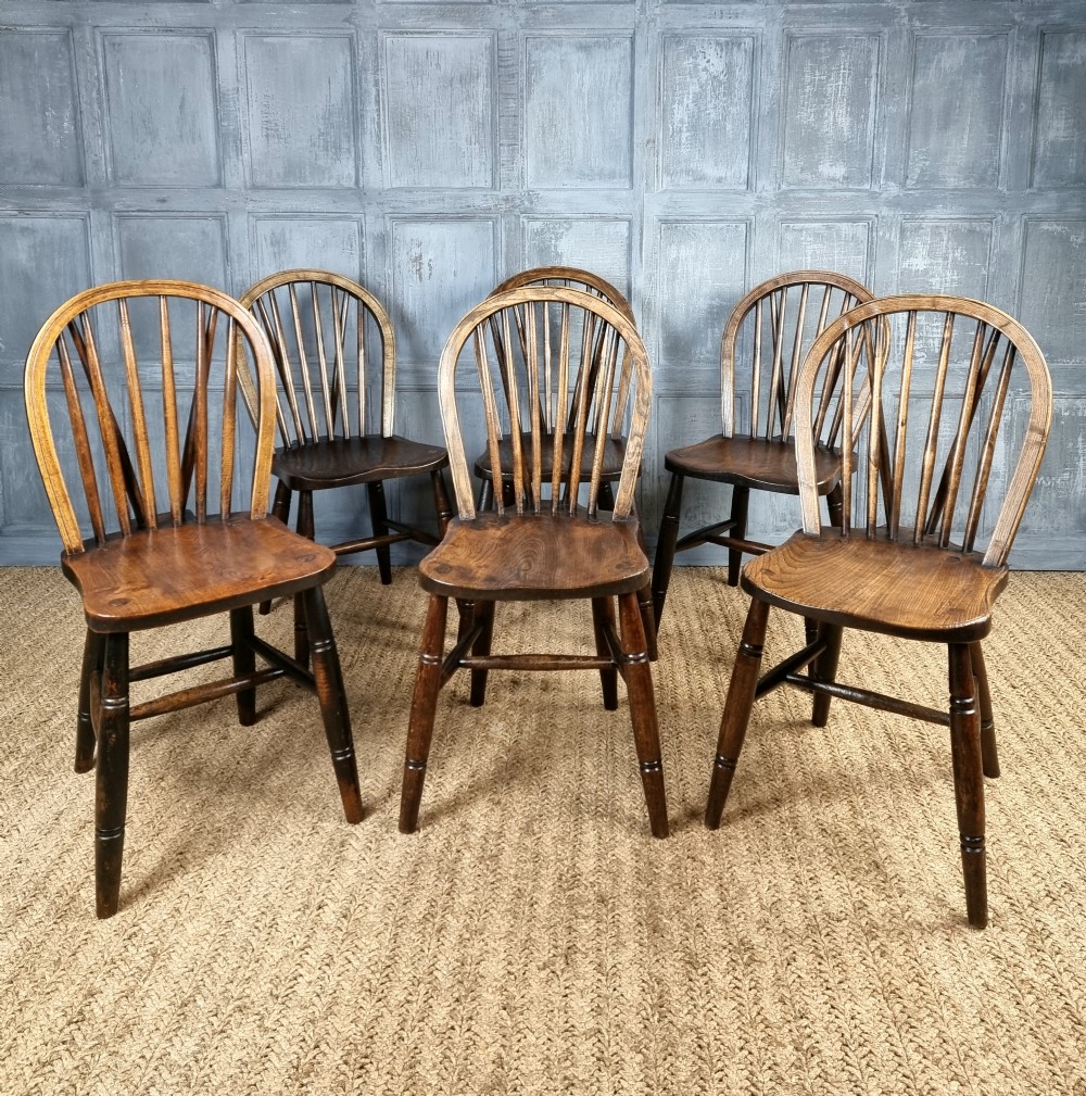 A near set of 6 country chairs. 