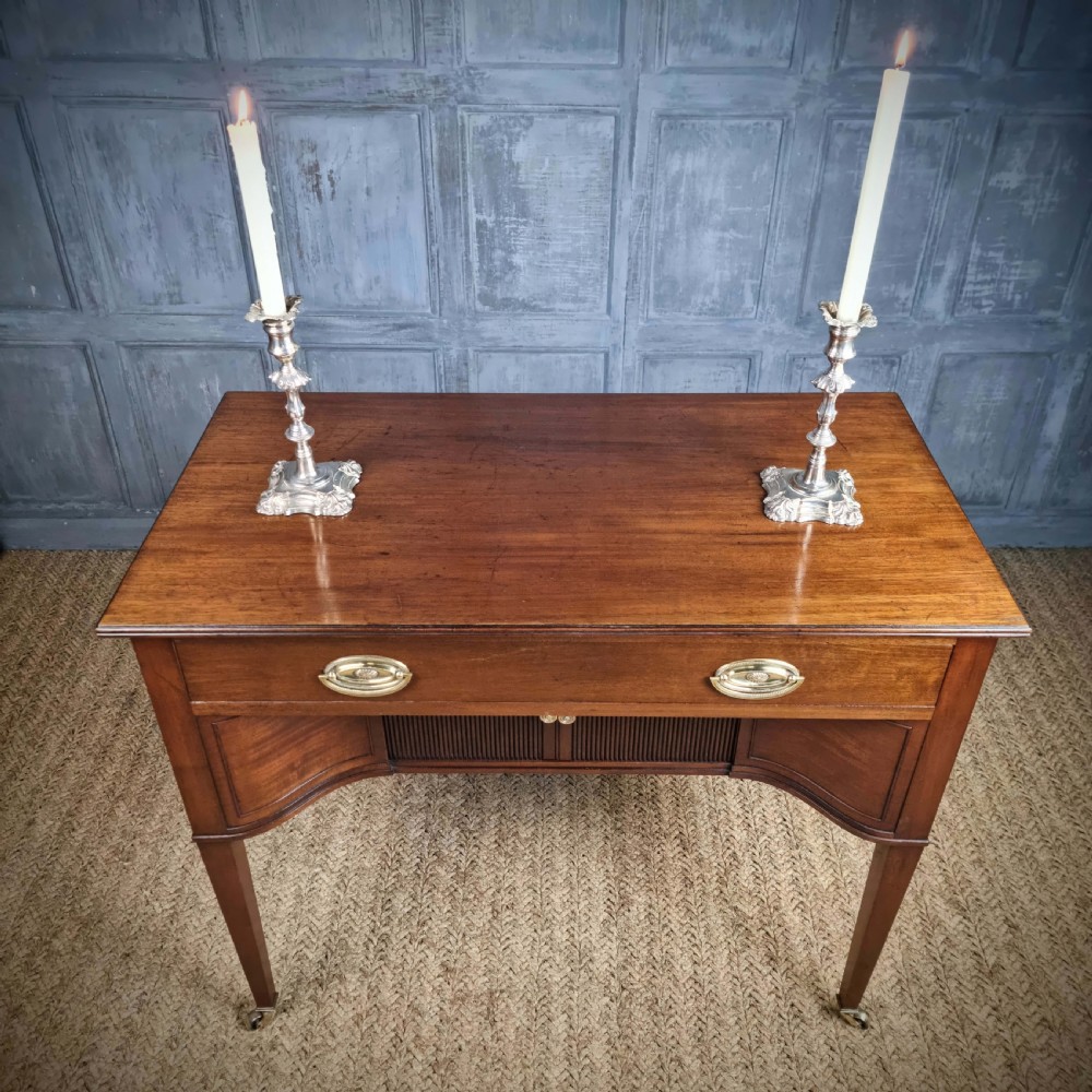 George III dressing table. View VIII