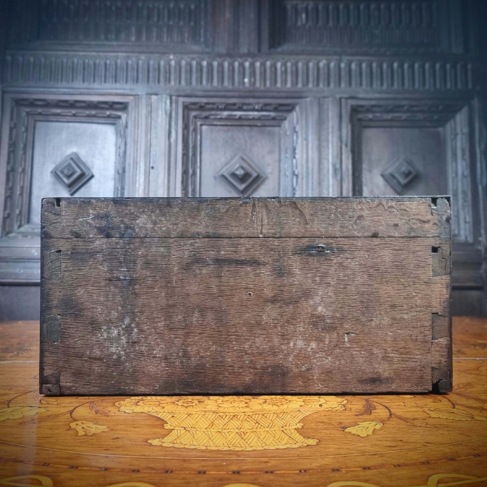 An early 18th century burr walnut jewelery chest. View VII