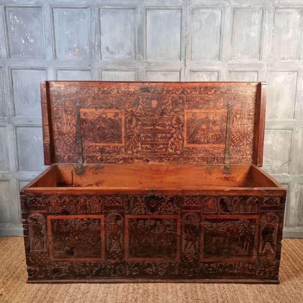 An early 17th century Italian Cassone.  View V