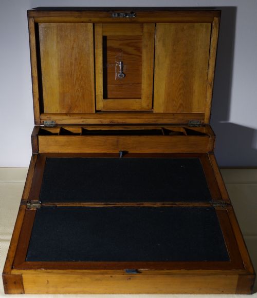 AN INTERESTING INLAID WRITING BOX - ADDITIONAL PHOTO 2