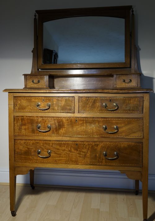 a well figured mahogany edwardian dressing table - CATEGORY: ANTIQUE DRESSING TABLES - DATED 1910