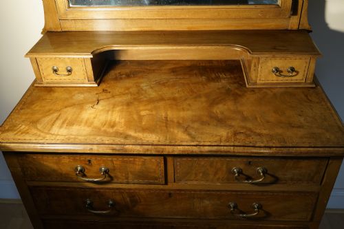 A WELL FIGURED MAHOGANY EDWARDIAN DRESSING TABLE - ADDITIONAL PHOTO 1