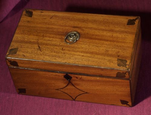 mahogany two compartment caddy - CATEGORY: ANTIQUE BOXES - DATED 1800