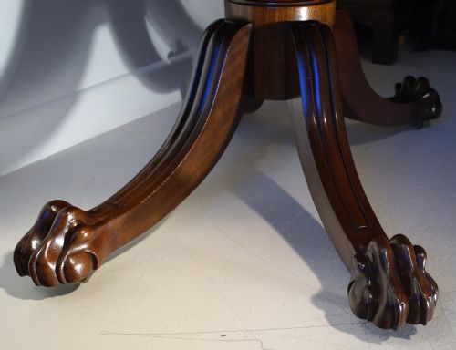 QUALITY MAHOGANY PEDESTAL SUPPORT PEMBROKE TABLE WITH FINE CLAW FEET CIRCA 1840 - ADDITIONAL PHOTO 3