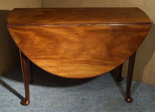 A FINE GEORGE 3RD MAHOGANY DROP LEAF PAD FOOT DINING TABLE A TRUE BRITISH ICONIC PIECE OF FURNITURE - ADDITIONAL PHOTO 1