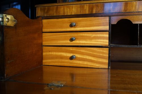 BOLDLY FIGURED MAHOGANY SECRETAIRE BOOKCASE - ADDITIONAL PHOTO 2