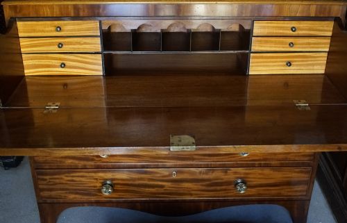 BOLDLY FIGURED MAHOGANY SECRETAIRE BOOKCASE - ADDITIONAL PHOTO 3