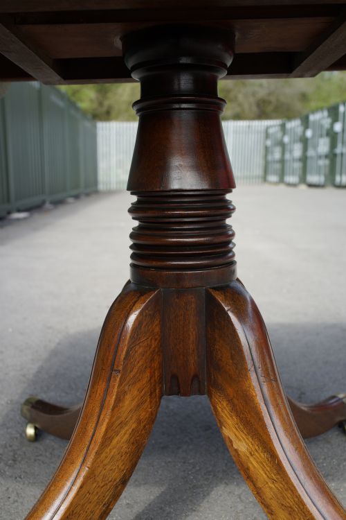 MAHOGANY TILT TOP DINING TABLE CIRCA 1820S - ADDITIONAL PHOTO 3