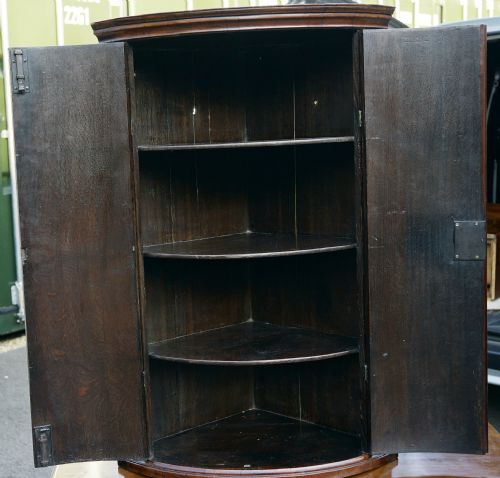 GOOD MID GEORGIAN OAK CORNER 2 DOOR CUPBOARD WITH WALNUT CROSSBANDING ORIGINAL HINGES LOCK AND CATCHES - ADDITIONAL PHOTO 6