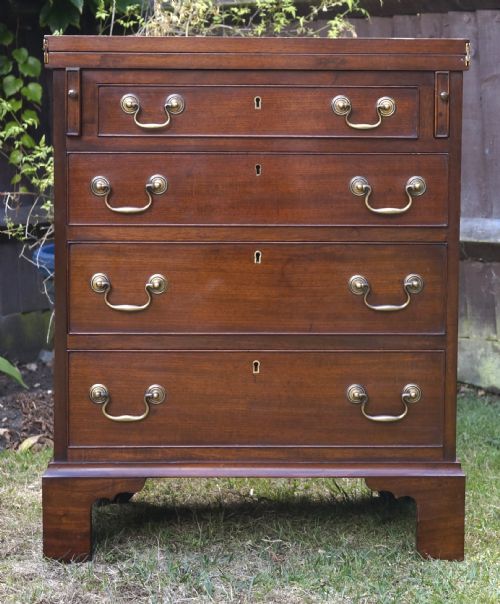 mahogany bachelors chest - CATEGORY: ANTIQUE CHEST OF DRAWERS - DATED 1960