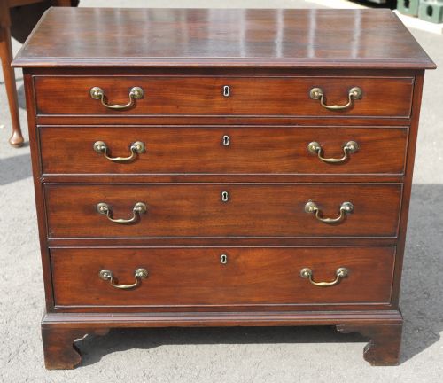 fine quality george iii mahogany oak lined chest of drawers - CATEGORY: ANTIQUE CHEST OF DRAWERS - DATED 1750