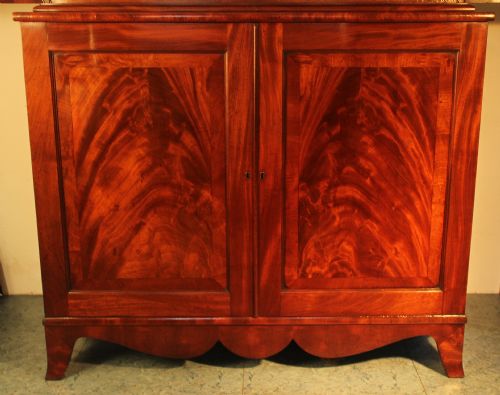 FINELY FIGURED QUALITY MAHOGANY TWO PIECE CUPBOARD BOOKCASE CIRCA 1830 - ADDITIONAL PHOTO 2