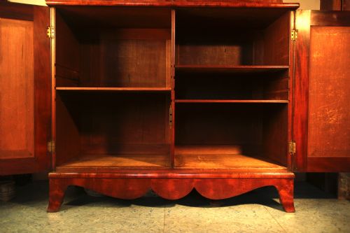 FINELY FIGURED QUALITY MAHOGANY TWO PIECE CUPBOARD BOOKCASE CIRCA 1830 - ADDITIONAL PHOTO 3