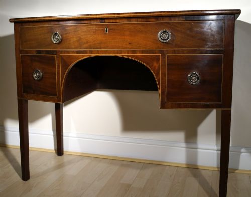 mahogany bow front sideboard - CATEGORY: ANTIQUE SIDEBOARDS - DATED 1800