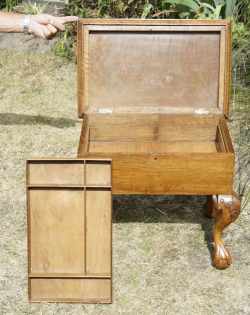GOOD QUALITY WALNUT WORK BOX - ADDITIONAL PHOTO 2