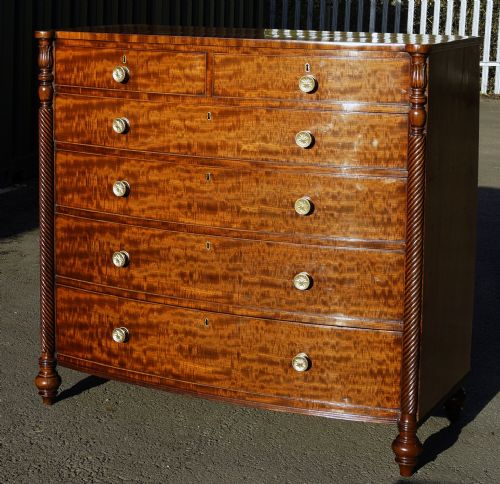 BOWFRONTED MAHOGANY CHEST OF DRAWERS CIRCA 1815 - ADDITIONAL PHOTO 1