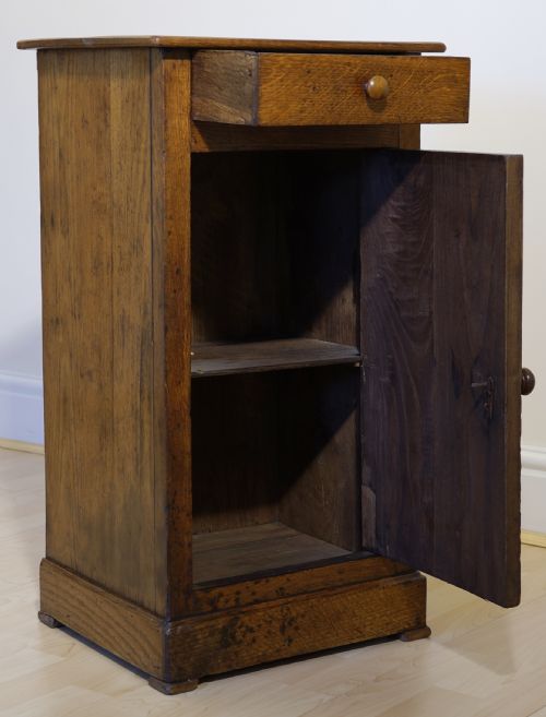 OAK BEDSIDE CUPBOARD - ADDITIONAL PHOTO 1
