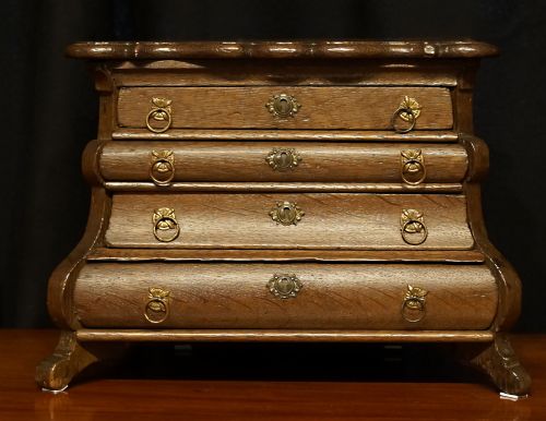 dutch miniature oak commode - CATEGORY: ANTIQUE MISCELLANEOUS - DATED 1800