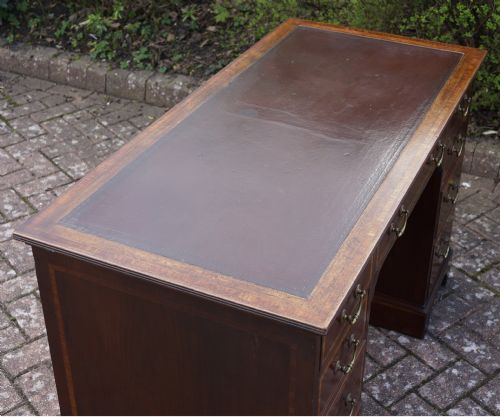FINE QUALITY MAHOGANY NINE DRAWER WRITINGDESK TABLE WITH SATINWOOD BANDING - ADDITIONAL PHOTO 2