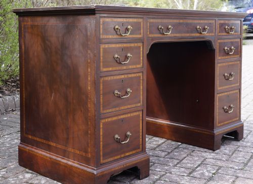 FINE QUALITY MAHOGANY NINE DRAWER WRITINGDESK TABLE WITH SATINWOOD BANDING - ADDITIONAL PHOTO 6