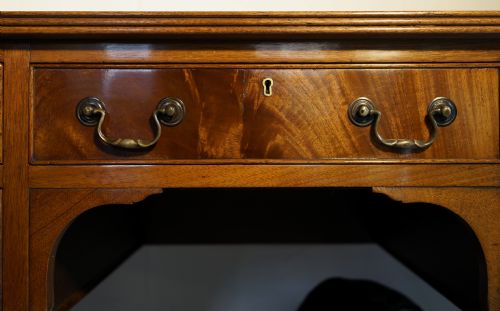 1930S SOLID MAHOGANY FIVE DRAWER DESKWRIING TABLE - ADDITIONAL PHOTO 3